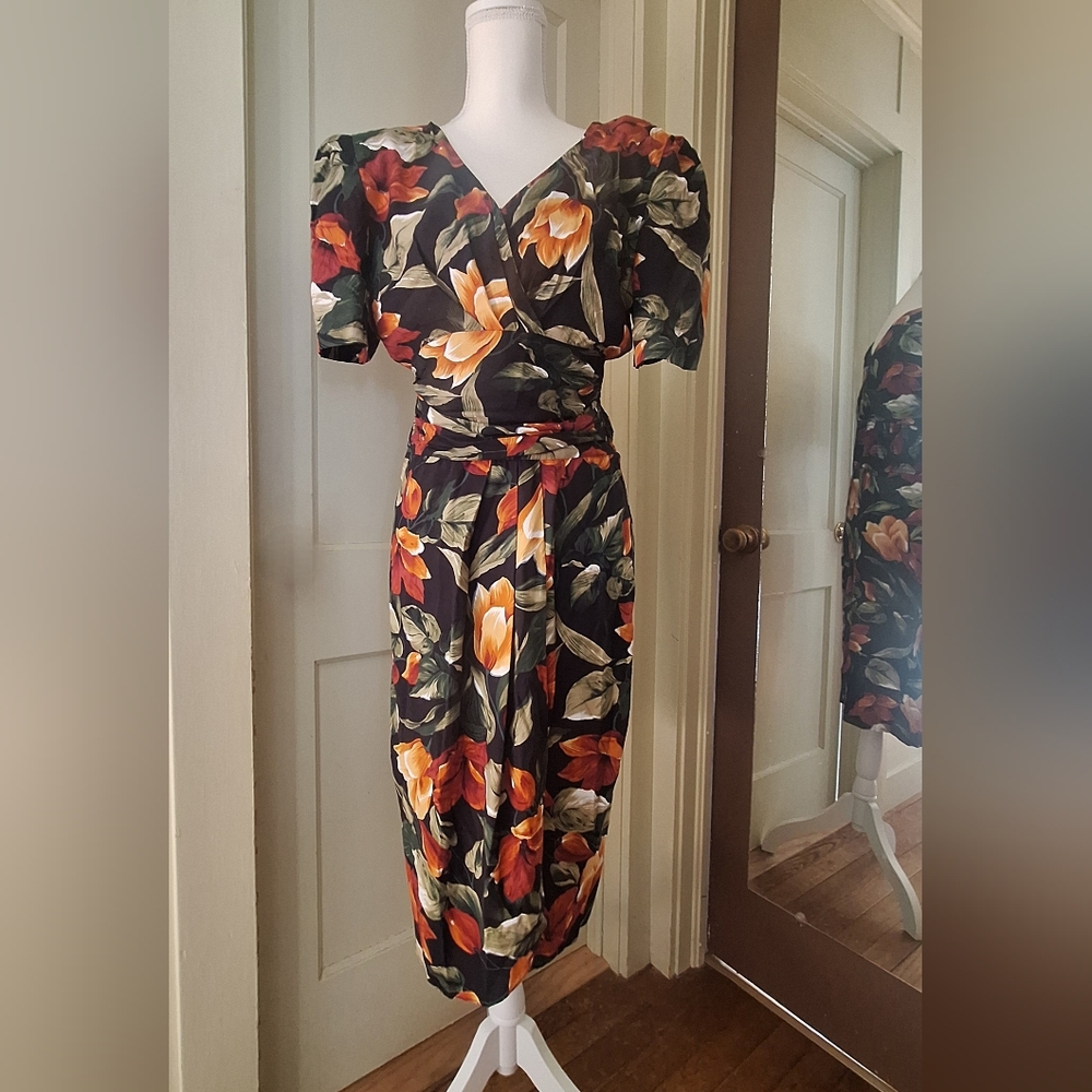 1980s Joan Martin Los Angeles Floral Dress Orange Tulips Flattering Short Sleeve